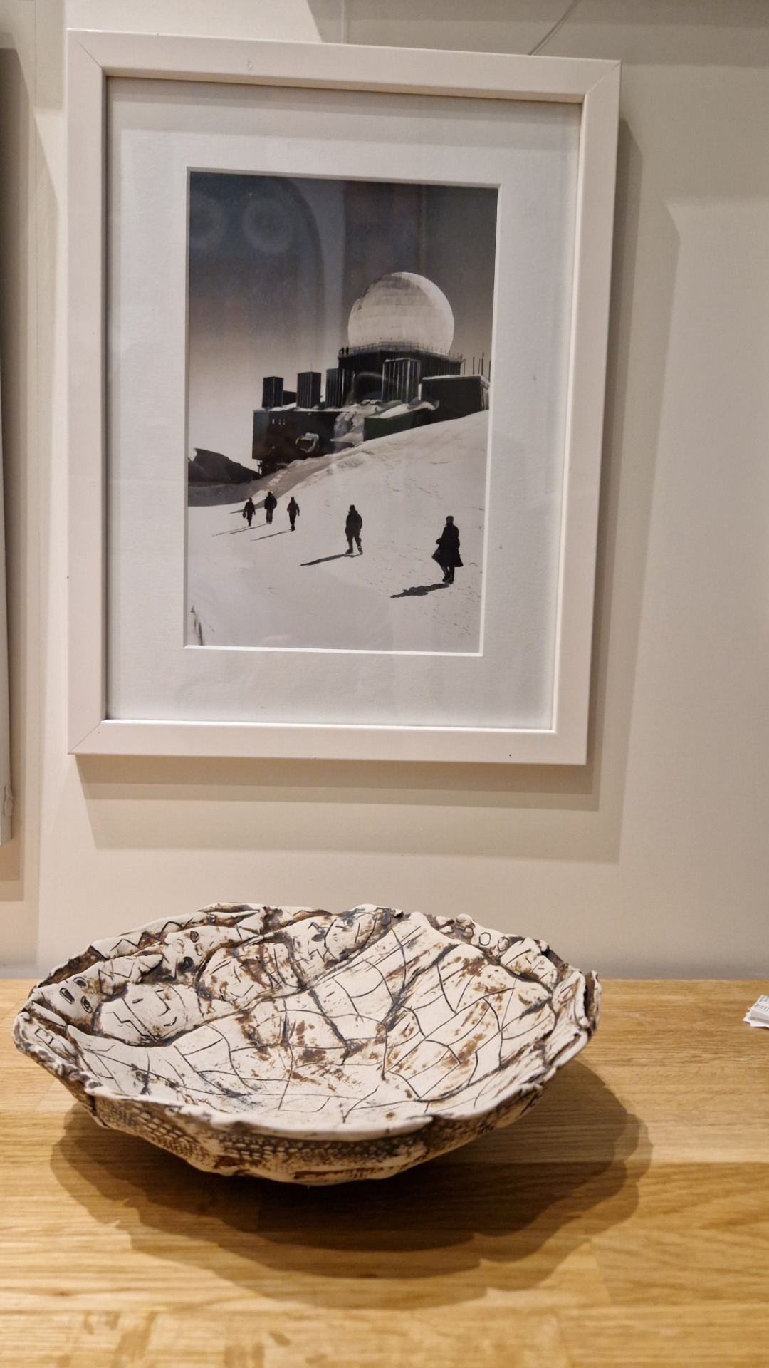 Keramikk skål og fotografi .Motiv Grønland 